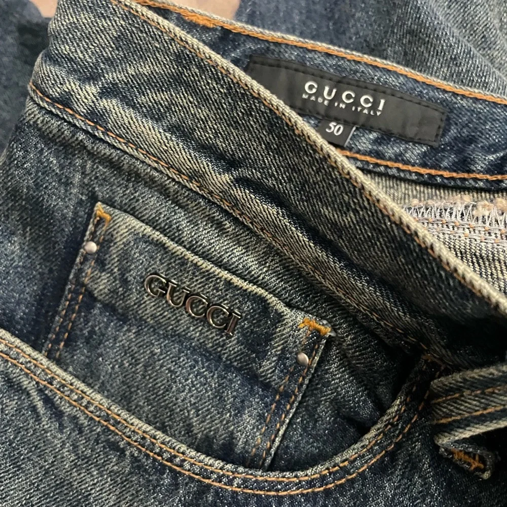 GUCCI MENS DENIM PANT WITH EMBOSSED DETAIL SZ 36